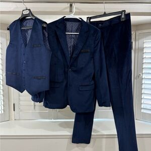 Isaac Mizrahi Boys' Slim Fit 3 Piece Velvet Suit